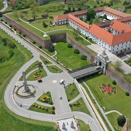 La Poarta Cetatii Alba Iulia